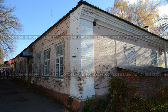 Старое купеческое здание в городе Ряжске. Рязанская область (2017 год). Редакционное фото, фотограф Free Wind / Фотобанк Лори