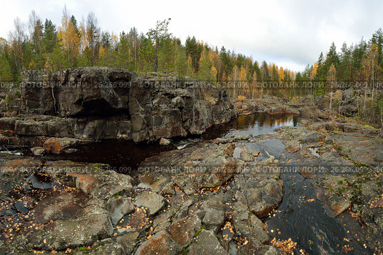 Старое русло реки Суна, поселок Гирвас, Республика Карелия. Стоковое фото, фотограф Юрий Фатеев / Фотобанк Лори