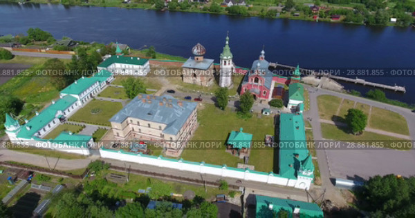 Староладожский Никольский монастырь на берегу реки Волхов, в селе Старая Ладога. Ленинградская область (2018 год). Стоковое видео, видеограф Кекяляйнен Андрей / Фотобанк Лори