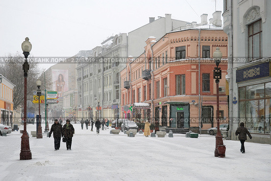 Старый Арбат, Москва. Снегопад (2009 год). Редакционное фото, фотограф Ольга Пашкова / Фотобанк Лори