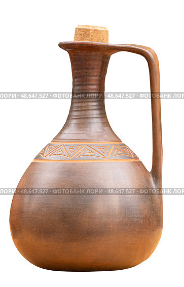 Старый глиняный кувшин на белом фоне. Clay jug handmade isolated on white. Стоковое фото, фотограф Татьяна Д / Фотобанк Лори