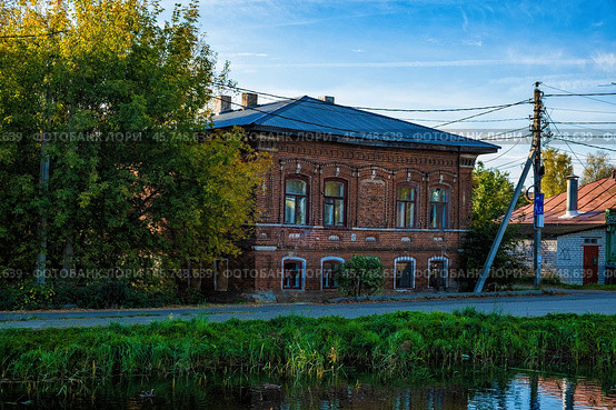 Старый кирпичный дом (Дом Головастиковых, Богородск) Редакционное фото, фотограф Илья Старков / Фотобанк Лори