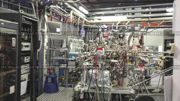 Stations and modules in modern scientific experimental laboratory. Стоковое видео, видеограф Яков Филимонов / Фотобанк Лори