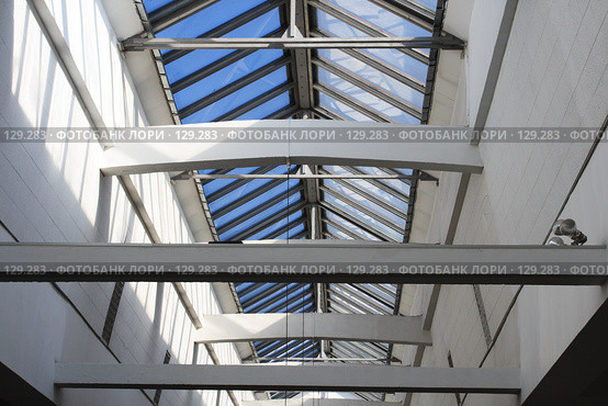 Стеклянный потолок. Glass roof and beams. Стоковое фото, фотограф Георгий Марков / Фотобанк Лори
