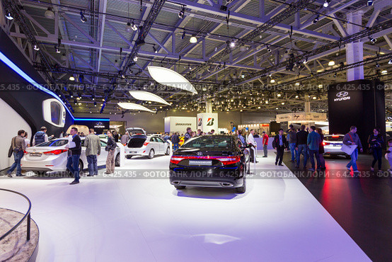 Стенд Hyundai. Московский международный автомобильный салон 2014. Редакционное фото, фотограф Сергей Лаврентьев / Фотобанк Лори