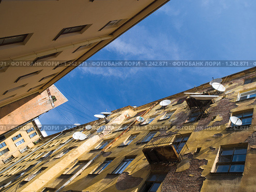 Стены старого дома (2009 год). Редакционное фото, фотограф Александр Кузовлев / Фотобанк Лори