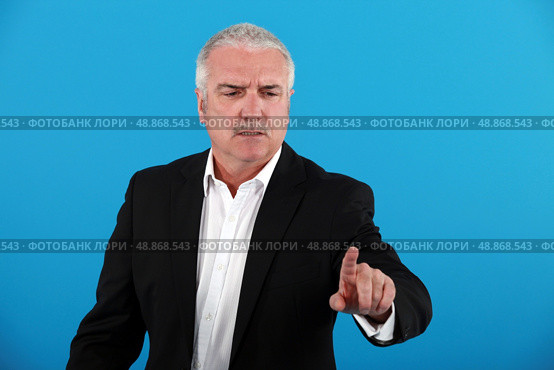 Stern businessman pointing. Стоковое фото, агентство Ingram Publishing / Фотобанк Лори