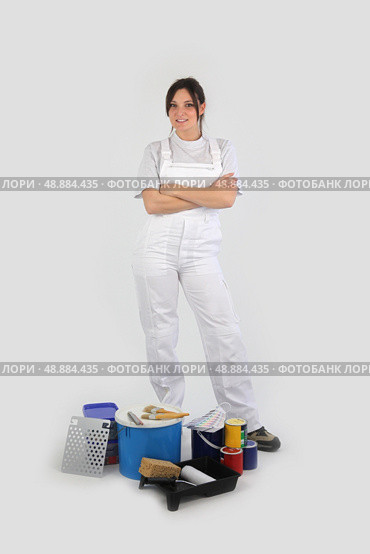 Stern looking decorator stood with equipment. Стоковое фото, агентство Ingram Publishing / Фотобанк Лори