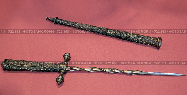 Стилет с ножнами (2009 год). Редакционное фото, фотограф Pukhov K / Фотобанк Лори