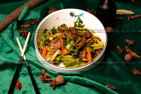 Stir Fried Beef and Celery With Red Peppers in a Bowl on Green Velvet. Стоковое фото, фотограф Aleksandr Golubev / Фотобанк Лори