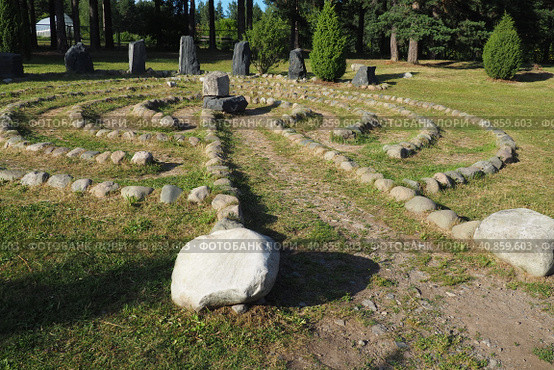 Stone labyrinth near the Devil's Stul rock on Lake Onega. Zaozerye, Petrozavodsk, Karelia, Russia. A magical place for the rituals of the ancient Karelians and Finns. Ethnographic northern tourism. Стоковое фото, фотограф Юлия Петровская / Фотобанк Лори