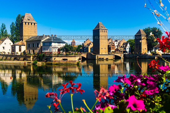 Strasbourg, France. Barrage Vauban scenic river and architecture view on bridge Ponts Couverts with flowers. Стоковое фото, фотограф Яков Филимонов / Фотобанк Лори