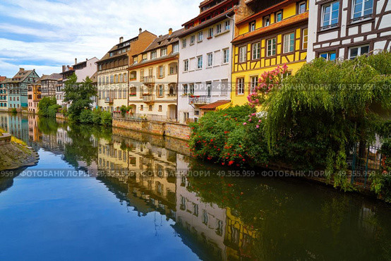 Strasbourg la Petite France in Alsace. Strasbourg la Petite France in Alsace half timbered houses. Стоковое фото, агентство Ingram Publishing / Фотобанк Лори