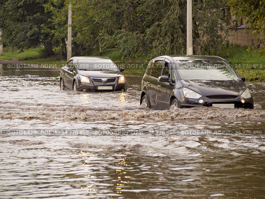 Street after heavy shower. Стоковое фото, фотограф Павел Кулинич / Фотобанк Лори