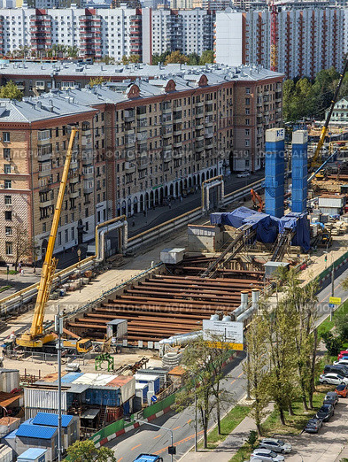 Строительство метро на Ленинском проспекте в Москве (2023 год). Редакционное фото, фотограф Никита Нищенко / Фотобанк Лори