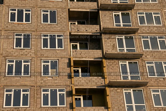 Строительство многоквартирного жилого дома. Стоковое фото, фотограф Илья Юрукин / Фотобанк Лори