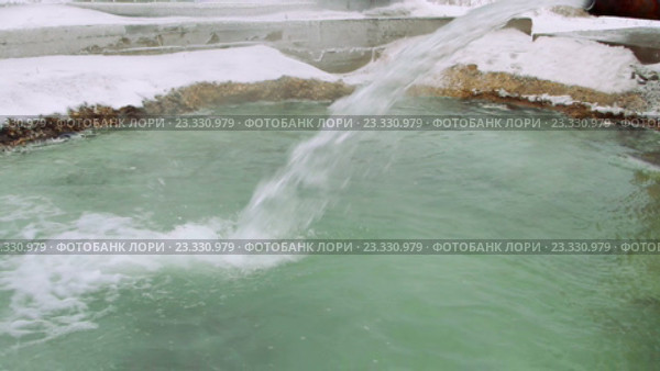 Струя воды из источника сероводорода. Стоковое видео, видеограф Курганов Александр / Фотобанк Лори