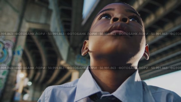 Student wearing formal attire standing under highway overpass, contemplating colorful graffiti wall during twilight, urban setting highlighting youthful introspection and potential. Стоковое AI-видео, аниматор Данил Руденко / Фотобанк Лори