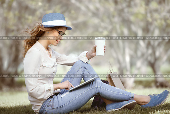 Studies in the park. Стоковое фото, агентство Ingram Publishing / Фотобанк Лори