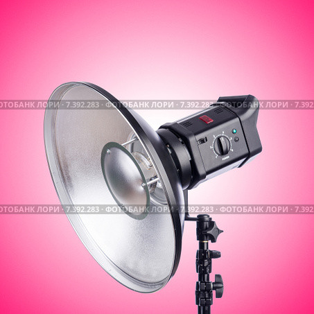 Studio light stand isolated on the white. Стоковое фото, фотограф Elnur / Фотобанк Лори