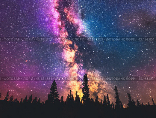 Stunning Milky Way Over Forest Silhouette. Стоковое AI-изображение, AI-художник Кирилл Черезов / Фотобанк Лори