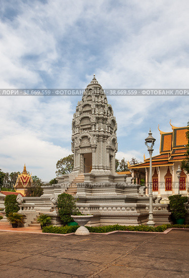 Stupa of Kantha Bopha in Phnom Penh (2013 год). Стоковое фото, фотограф Юлия Бабкина / Фотобанк Лори