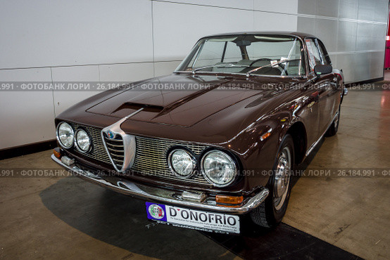 STUTTGART, GERMANY - MARCH 03, 2017: Executive car Alfa Romeo 2600 Sprint (Tipo 106), 1962. Europe's greatest classic car exhibition "RETRO CLASSICS" Редакционное фото, фотограф Sergey Kohl / Фотобанк Лори