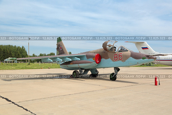 Су-25 см "Грач" - российский бронированный дозвуковой штурмовик, авиабаза Кубинка, Международный военно-технический форум "Армия-2015" Редакционное фото, фотограф Игорь Долгов / Фотобанк Лори