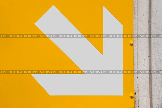 subway white arrow yellow background. Стоковое фото, агентство Ingram Publishing / Фотобанк Лори