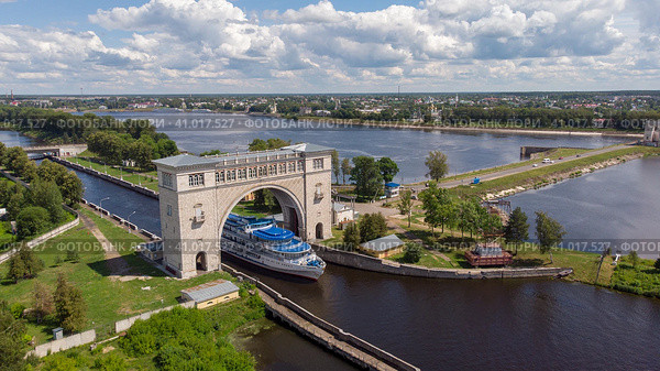 Судовой шлюз Угличской ГЭС на Волге (2023 год). Редакционное фото, фотограф Денис Александрович Бирюков / Фотобанк Лори
