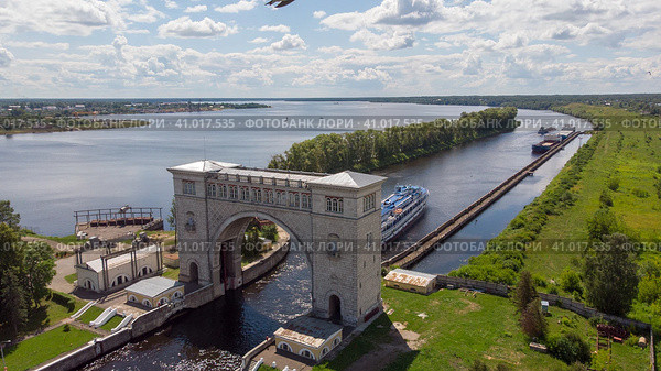 Судовой шлюз Угличской ГЭС на Волге (2023 год). Стоковое фото, фотограф Денис Александрович Бирюков / Фотобанк Лори
