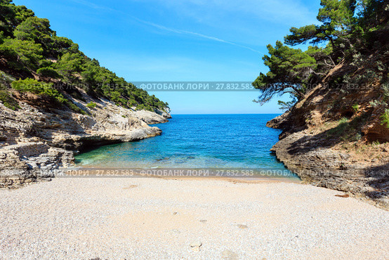 Summer Baia della Pergola beach, Puglia, Italy (2017 год). Стоковое фото, фотограф Юрий Брыкайло / Фотобанк Лори