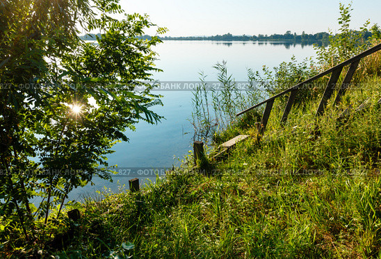 Summer lake calm shore with wood steeps to the water. Стоковое фото, фотограф Юрий Брыкайло / Фотобанк Лори
