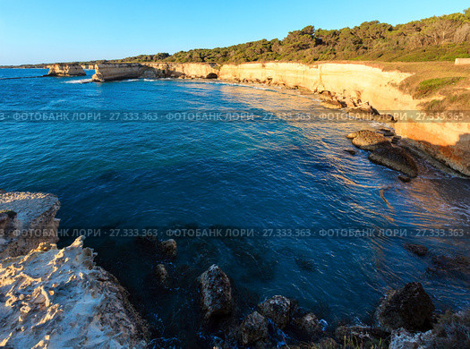 Sunrise beach Spiaggia della Punticeddha, Salento, Italy (2017 год). Стоковое фото, фотограф Юрий Брыкайло / Фотобанк Лори