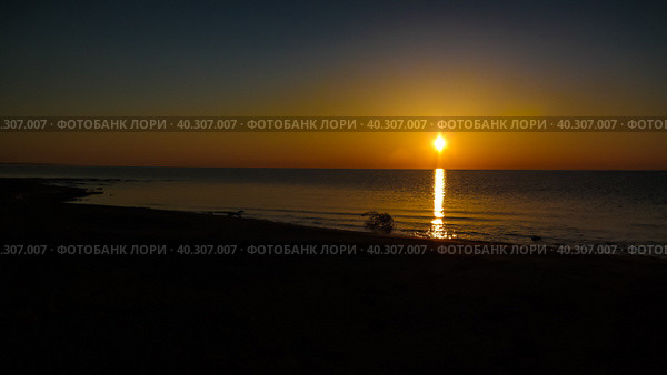 Sunrise Panorama view to Aral sea from the rim of Plateau Ustyurt near Aktumsuk cape in Karakalpakstan, Uzbekistan. Стоковое фото, фотограф Сергей Майоров / Фотобанк Лори