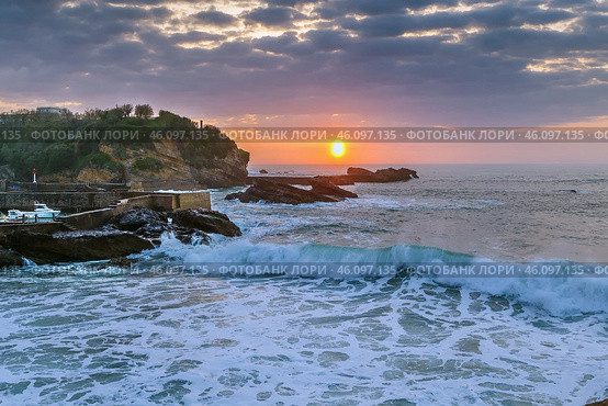 Sunset in Bay of Biscay, Biarritz, France (2018 год). Стоковое фото, фотограф Boris Breytman / Фотобанк Лори