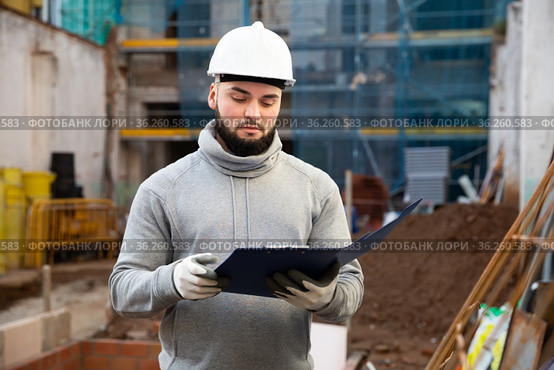 Supervisor inspecting process of building overhaul. Стоковое фото, фотограф Яков Филимонов / Фотобанк Лори