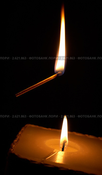 Свечи не гаснет огонек. Стоковое фото, фотограф Сергей Голицын / Фотобанк Лори