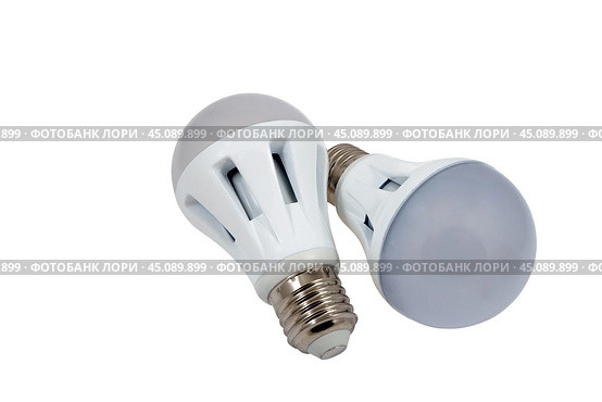 Светодиодные осветительные лампы E27 на белом фоне. LED energy saving bulb. Стоковое фото, фотограф Татьяна Д / Фотобанк Лори