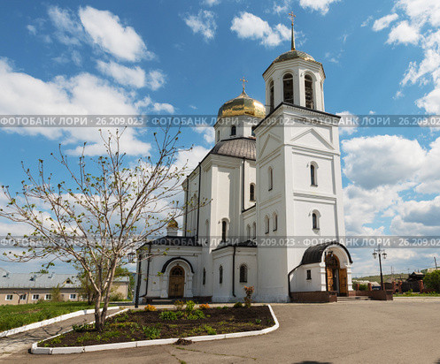 Свято-Троицкий храм, город Саяногорск, Хакасия (2016 год). Стоковое фото, фотограф Игорь Боголюбов / Фотобанк Лори