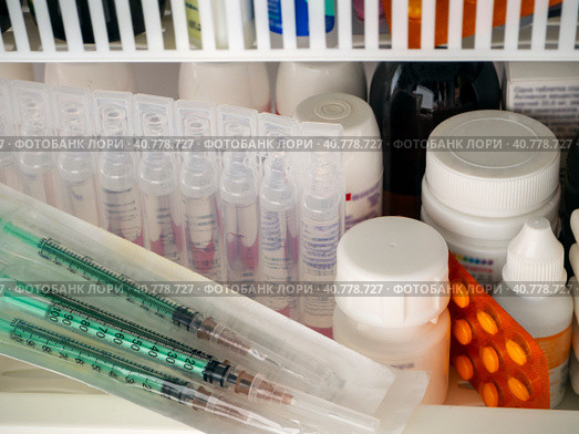 Syringes, saline, pills and other medicines are located on the shelves. Close-up. Medical background for business, pharmacies, clinics, hospitals. Стоковое фото, фотограф Бузмакова Светлана / Фотобанк Лори
