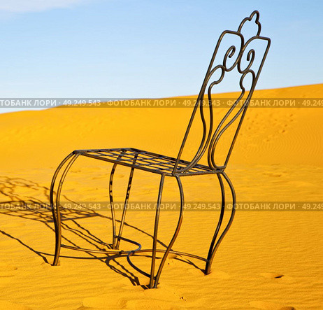 table and seat in  desert sahara morocco    africa yellow sand. Стоковое фото, агентство Ingram Publishing / Фотобанк Лори