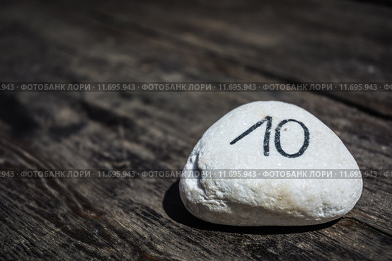 Table number ten written on a stone. Стоковое фото, фотограф Rüdiger Wittmann / PantherMedia / Фотобанк Лори