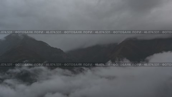 Таймлапс над облаками в горах. Стоковое видео, видеограф Сармат Батагов / Фотобанк Лори