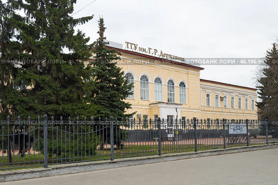 Tambov, Russia, April 1, 2023: Medical institute of Tambov State University named after G. R. Derzhavin, former Institute of Noble Maidens named after Great Martyr Alexandra, Sovetskaya (Soviet) Street. Редакционное фото, фотограф Алексей Антипов / Фотобанк Лори
