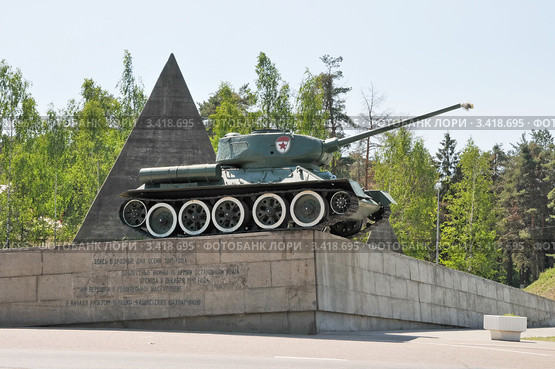 Танк - Т 34. Ленино-Снегирёвский военно-исторический музей. Истринский район. Московская область (2011 год). Редакционное фото, фотограф stargal / Фотобанк Лори
