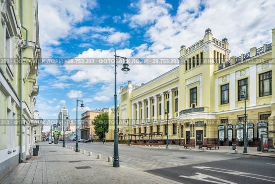 Театр «Ленком Марка Захарова» в Москве. Theater Lenkom on Malaya Dmitrovka in Moscow (2018 год). Редакционное фото, фотограф Baturina Yuliya / Фотобанк Лори
