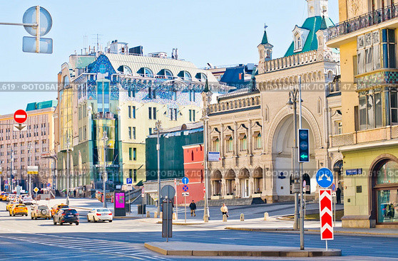 Театральный проезд. Солнечный весенний день. Москва. Россия. Редакционное фото, фотограф E. O. / Фотобанк Лори