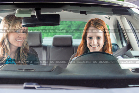 Teenager in car with driving instructor. Стоковое фото, фотограф Shannon Fagan / Ingram Publishing / Фотобанк Лори