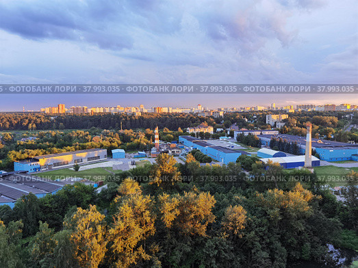 Территория завода Альфа Лаваль в Королеве (2022 год). Редакционное фото, фотограф Максим Гулячик / Фотобанк Лори